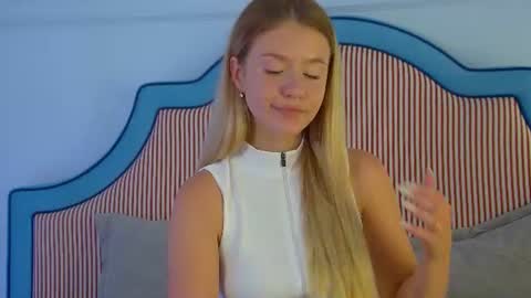 MilanaBalmain online show from August 4, 4:31 am