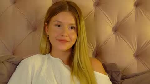 MilanaBalmain online show from August 6, 12:42 am