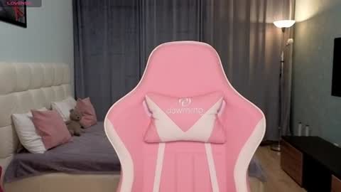 Lily online show from August 10, 11:50 pm
