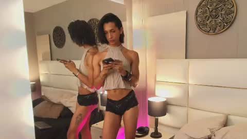 milanduval online show from August 2, 4:41 am