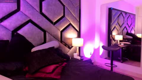 milanduval online show from August 8, 11:16 pm