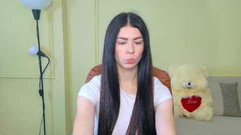 milasecretsss online show from August 7, 7:19 am