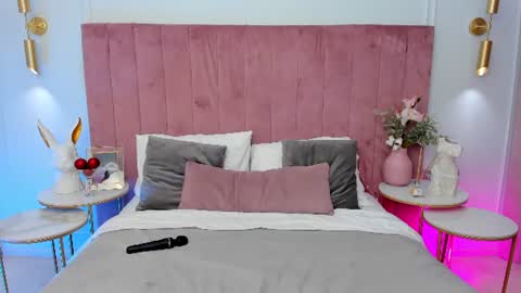 Mia online show from August 9, 4:57 am