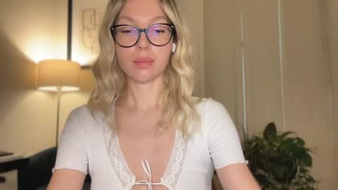 Mila online show from August 6, 2:49 pm