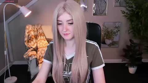 Milena online show from August 11, 3:30 am