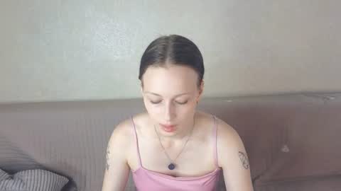 miley_cats online show from August 13, 6:16 am