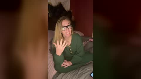 milf4everjenna online show from August 10, 11:50 pm
