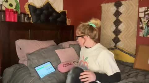 milf4everjenna online show from August 11, 9:17 pm