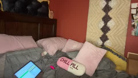 milf4everjenna online show from August 12, 6:10 pm