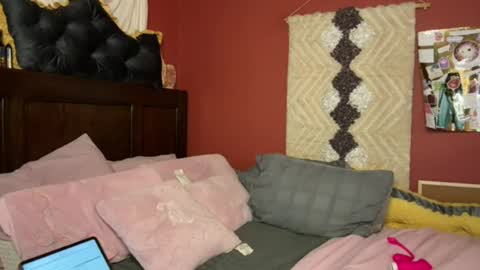 milf4everjenna online show from August 13, 10:35 pm