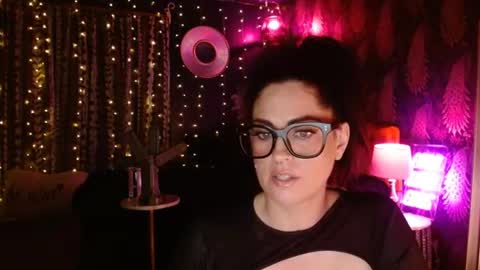 Milf Lacey online show from August 2, 9:33 pm