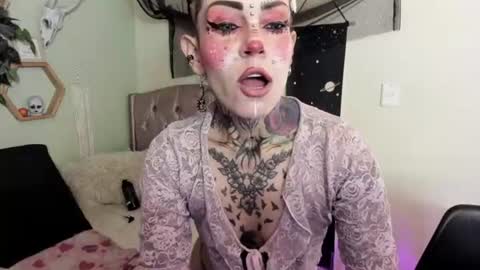 Isabella online show from August 13, 3:15 pm