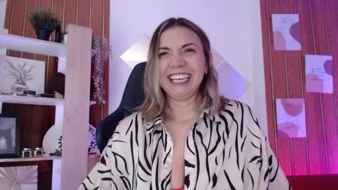 Sara  online show from August 8, 11:10 am