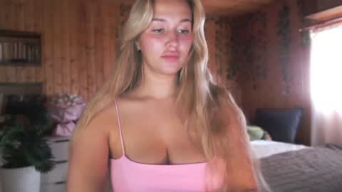 milk_bunny_ online show from July 5, 5:05 pm