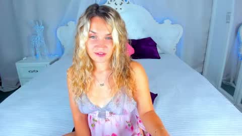 milkablond online show from August 14, 4:49 am
