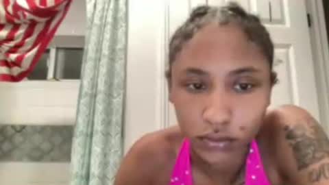 milkmarieee_68 online show from August 15, 4:27 am