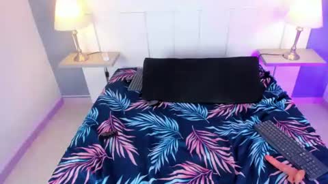 milky__boobs699 online show from August 13, 2:20 pm
