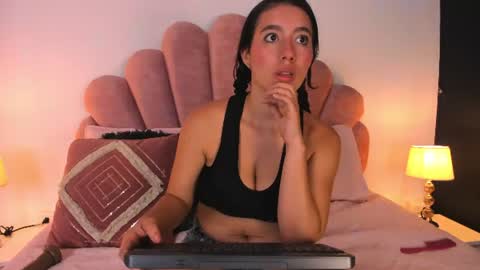 milky_majo online show from August 7, 3:01 pm