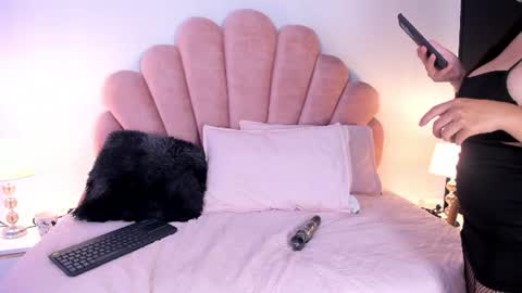 milky_majo online show from August 14, 3:59 pm