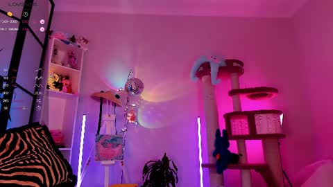 milky cute online show from August 7, 8:20 pm