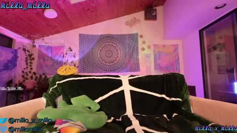 milla_milla online show from May 11, 5:21 am