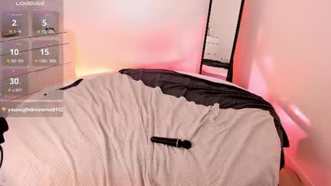 milleycyrus_ online show from August 12, 11:29 pm