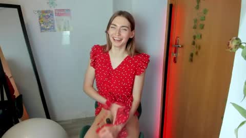 millie_lacroix online show from June 2, 6:55 pm