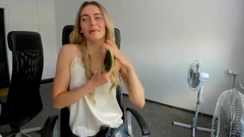 millie_lacroix online show from August 12, 12:29 pm