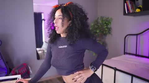 millie_volturi online show from September 4, 1:48 pm