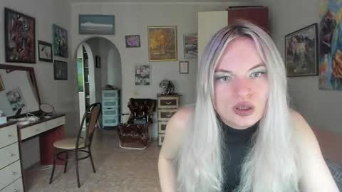 mili-kira online show from August 4, 8:11 am