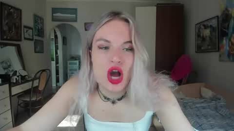 mili-kira online show from August 6, 1:54 pm