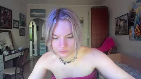 mili-kira online show from August 10, 4:25 am