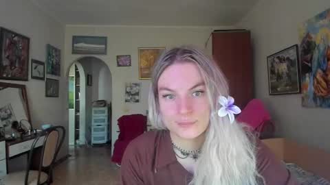 mili-kira online show from August 10, 7:54 am