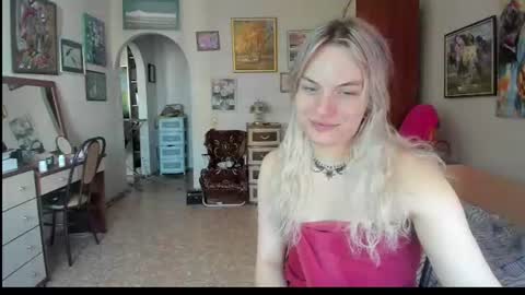mili-kira online show from August 13, 7:00 am