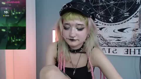 milten_trish online show from June 16, 4:44 am