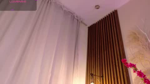 miluv19 online show from August 4, 5:04 am