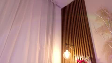 miluv19 online show from August 7, 1:38 am