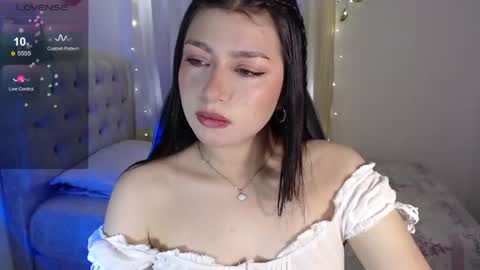 Mily Thomson online show from August 15, 5:06 pm
