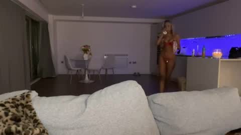 Mimi Monroe  online show from September 9, 8:25 pm