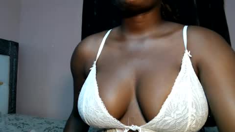 mimiebony online show from August 11, 7:10 am