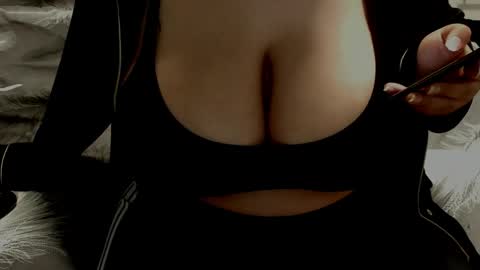minka0 online show from April 16, 7:32 pm