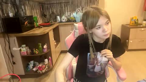 Minnie online show from May 12, 5:13 pm