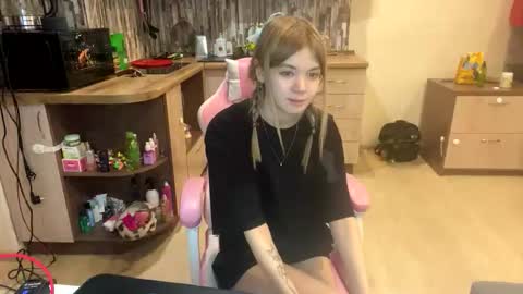 Minnie online show from May 12, 9:04 pm