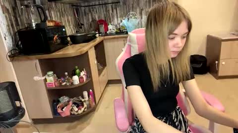 Minnie online show from May 15, 5:35 pm