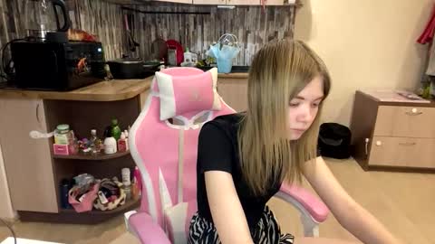 Minnie online show from May 15, 7:47 pm
