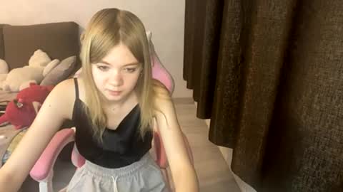 Minnie online show from June 25, 5:49 pm