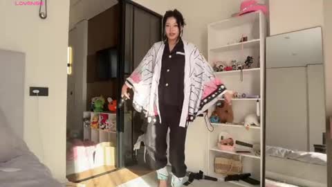 minnie_joy_ online show from August 13, 12:08 pm