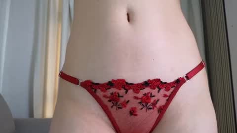 lia online show from August 11, 5:42 am