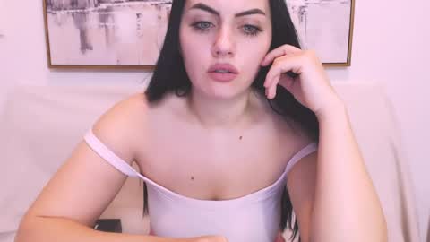 mira_jade online show from August 15, 7:40 pm