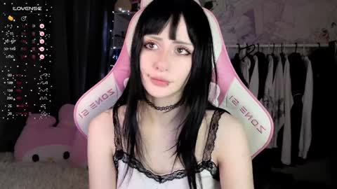 miranaliebert online show from May 18, 12:12 am